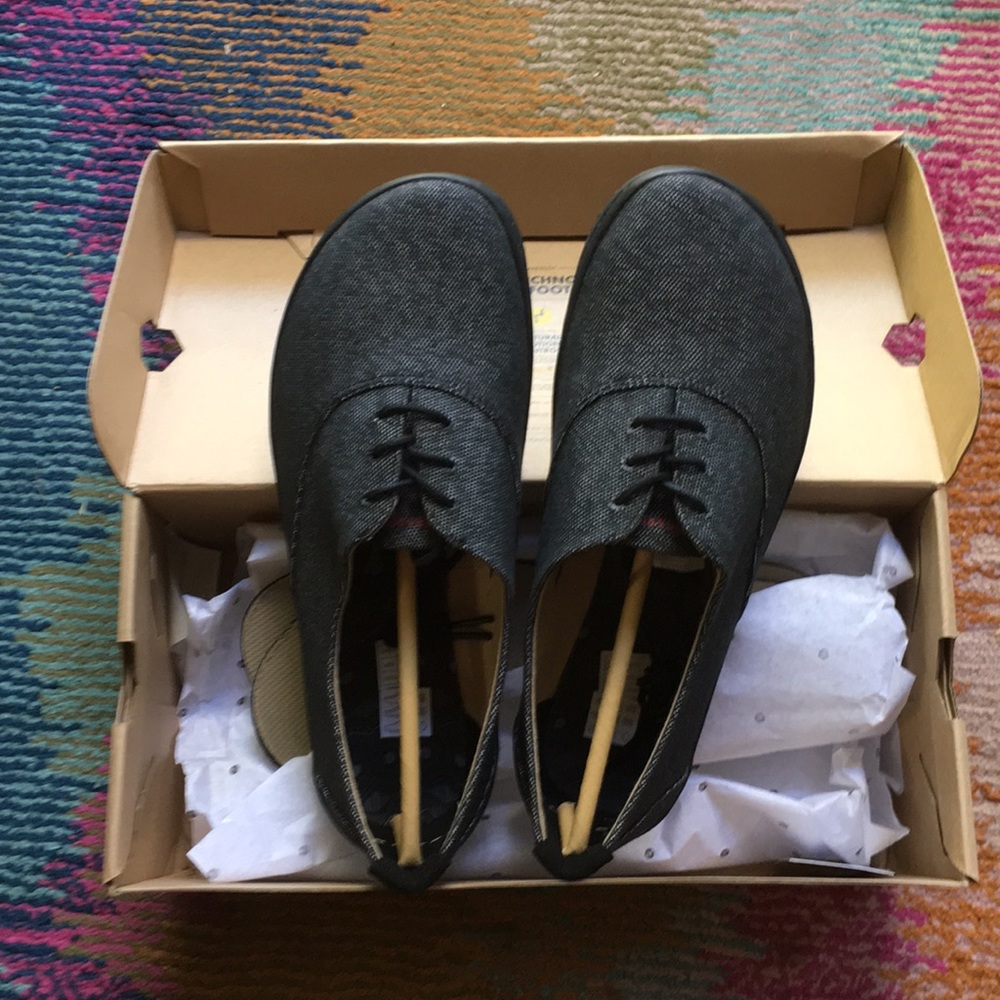 BNIB Vivobarefoot Joy canvas shoes size 39